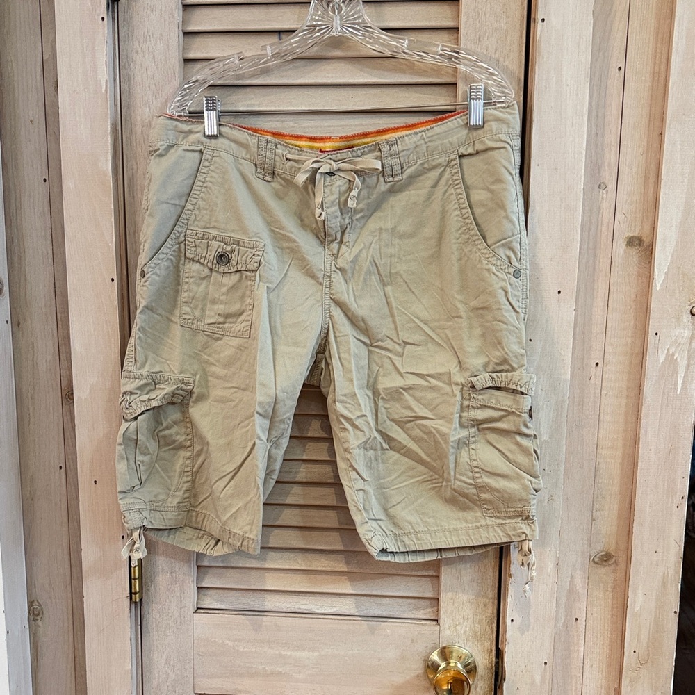 Vintage Y2K UNIONBAY Women's Khaki Cargo Shorts Size 15